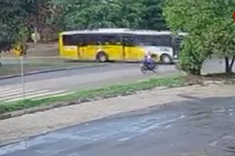 video-mostra-momento-de-acidente-entre-moto-e-onibus-do-transporte-coletivo-de-palmas-que-deixou-jovem-morto