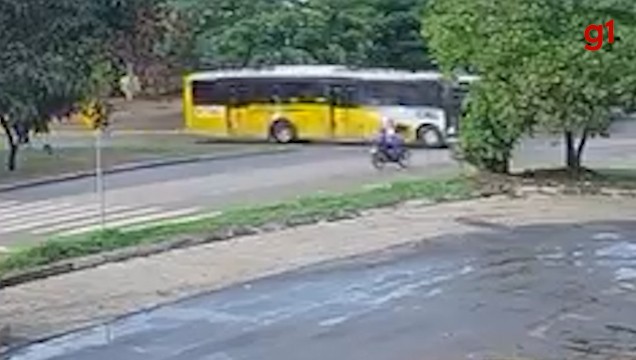 video-mostra-momento-de-acidente-entre-moto-e-onibus-do-transporte-coletivo-de-palmas-que-deixou-jovem-morto