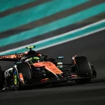 lando-norris-fecha-ano-com-chave-de-ouro-e-vence-mundial