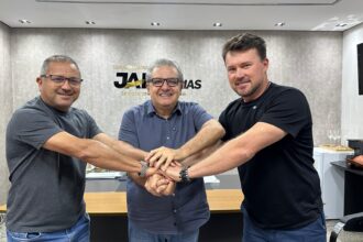 eleicoes-2026:-jair-farias-amplia-base-ainda-mais-e-recebe-apoio-do-prefeito-e-vice-prefeito-de-campos-lindos