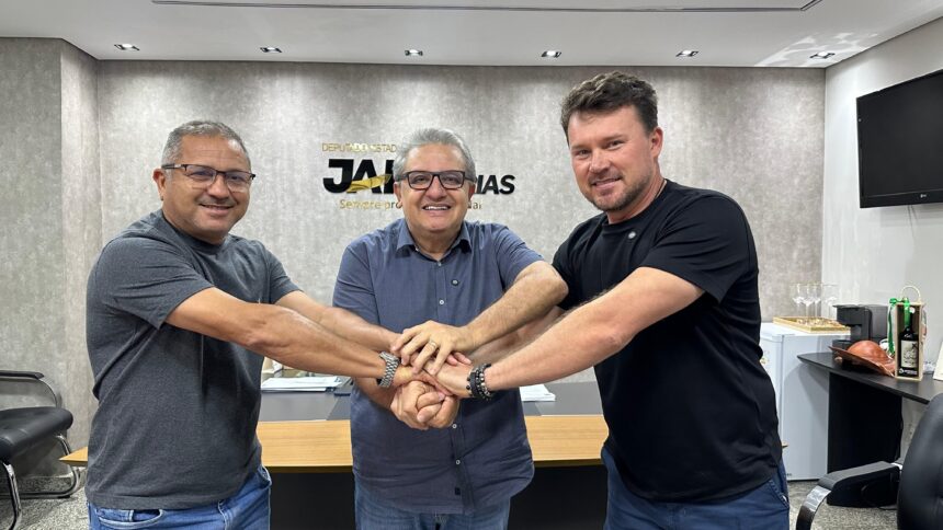 eleicoes-2026:-jair-farias-amplia-base-ainda-mais-e-recebe-apoio-do-prefeito-e-vice-prefeito-de-campos-lindos