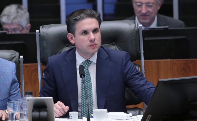 reducao-de-penas-dos-condenados-pelo-8-de-janeiro-representa-“virada-de-pagina”-para-o-brasil,-diz-motta