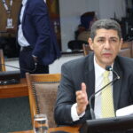 valdemar-junior-propoe-dispensa-de-uso-de-uniforme-escolar-a-estudantes-com-tea-e-outros-transtornos