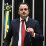 camara-aprova-suspensao-por-seis-meses-do-mandato-de-glauber-braga