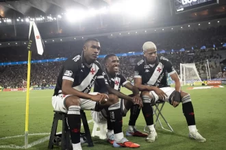 vasco-vira-nos-acrescimos-e-abre-vantagem-sobre-o-fluminense-na-semi-da-copa-do-brasil
