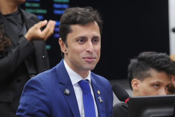 comissao-aprova-projeto-que-exige-placas-em-braille-e-mapas-tateis-em-estacoes-de-transporte