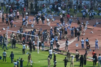 torcedores-se-revoltam-apos-messi-deixar-gramado-em-20-minutos-em-turne