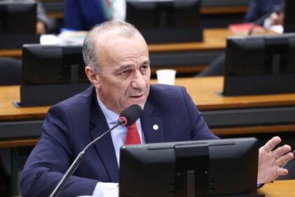 comissao-aprova-uso-de-material-didatico-compartilhado-por-meio-de-licenca-aberta