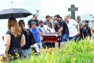 tasso-camara-e-sepultado-com-homenagens