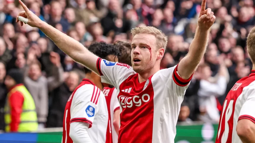 capitao-do-ajax-leva-cabecada-durante-comemoracao;-veja