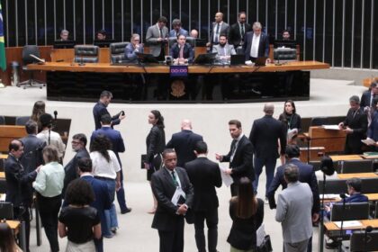 deputados-analisam-regras-para-o-imposto-sobre-bens-e-servicos-previsto-na-reforma-tributaria;-acompanhe