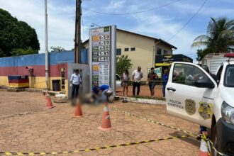 jovem-foi-perseguido-antes-de-cair-de-moto-e-ser-executado-a-tiros-em-posto-de-combustivel,-diz-delegado