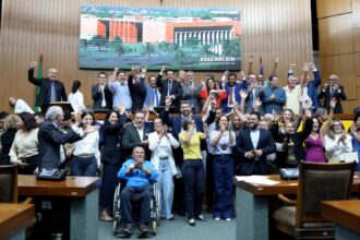 deputados-aprovam-pec-que-garante-teto-unico-aos-servidores-estaduais-a-partir-de-abril-de-2026