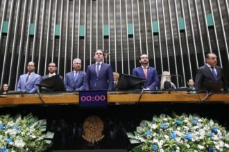 camara-homenageia-78-prefeitos-por-destaque-na-alfabetizacao-infantil