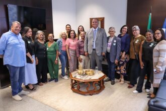 vice-presidente-do-senado,-eduardo-gomes-recebe-comitiva-do-tocantins-e-reforca-apoio-a-criacao-de-politica-estadual-voltada-a-pessoa-idosa