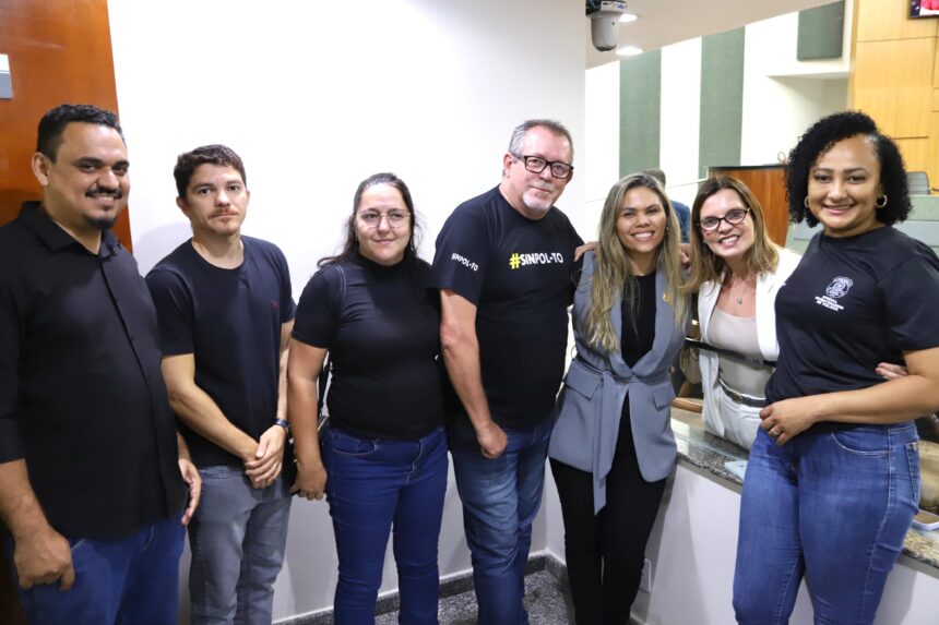 claudia-lelis-celebra-aprovacao-do-pccs-e-reforca-luta-por-aposentadoria-das-mulheres-policiais