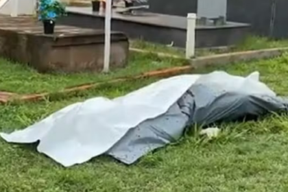 no-bico,-corpo-e-visto-em-gramado-de-cemiterio-por-falta-de-estrutura-no-iml