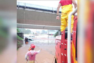 resgate,-acidente-e-alagamentos:-chuva-forte-causa-transtornos-em-palmas-e-gurupi