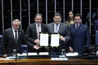 congresso-promulga-emenda-constitucional-que-permite-a-professor-acumular-outro-cargo-publico