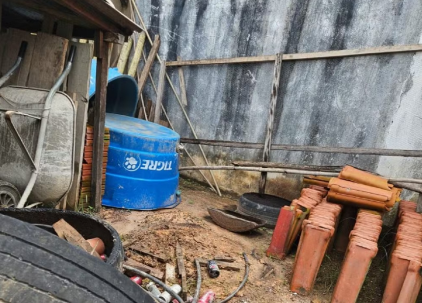 corpo-de-mulher-e-encontrado-em-cova-rasa-apos-denuncia-de-cheiro-forte-em-casa