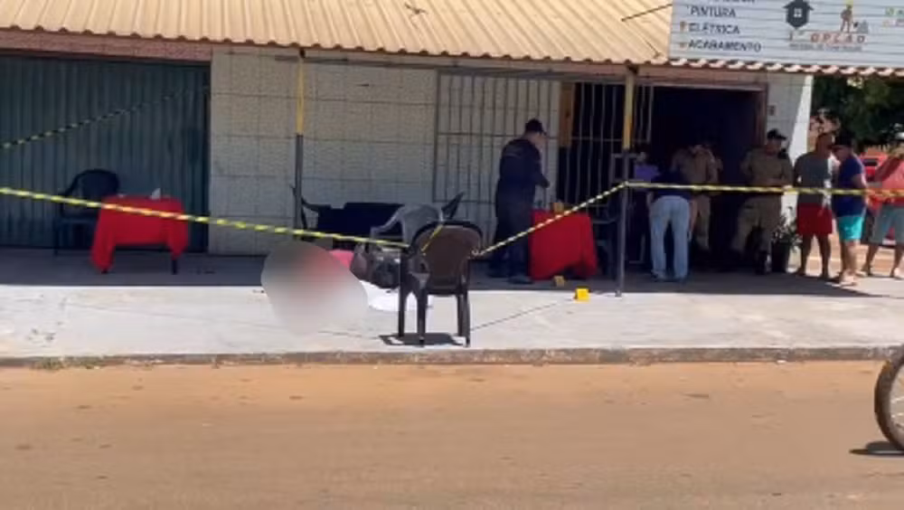 homem-de-54-anos-e-executado-a-tiros-na-calcada-de-restaurante-no-interior-do-to