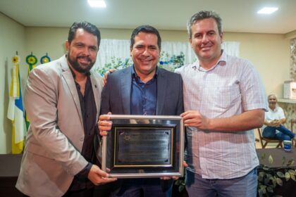 marcus-marcelo-recebe-titulo-de-honra-ao-merito-em-wanderlandia