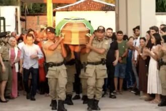 com-homenagens-e-despedidas,-ex-governador-moises-avelino-e-enterrado-sob-forte-comocao 