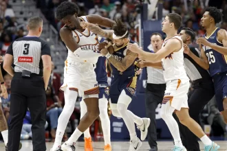 jogadores-trocam-socos-em-jogo-da-nba-entre-pelicans-e-suns