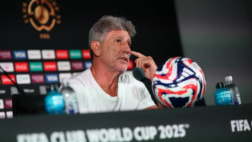 renato-gaucho-preve-selecao-forte-na-copa-e-descarta-retorno-imediato:-‘estou-de-ferias’