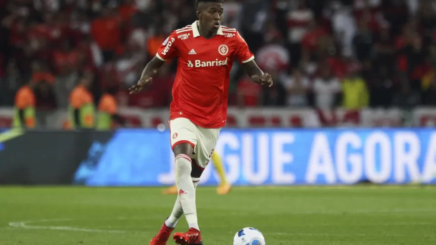 flamengo-se-acerta-com-inter-e-aguarda-vitao-para-exames-medicos