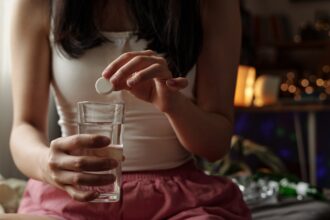 automedicacao:-o-que-remedios-“antirressaca”-fazem-com-o-corpo