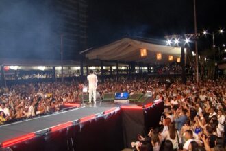 mesmo-sem-festa-oficial,-praia-da-graciosa-lota-em-evento-privado-com-show-de-murilo-huff