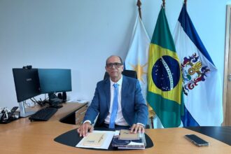 tce-empossa-novo-procurador-geral-apos-justica-derrubar-ato-de-governador-que-cancelou-nomeacao