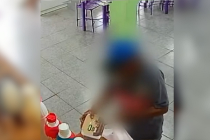 homem-entra-em-sorveteria,-furta-potes-de-sorvete-e-foge-de-bicicleta;-video