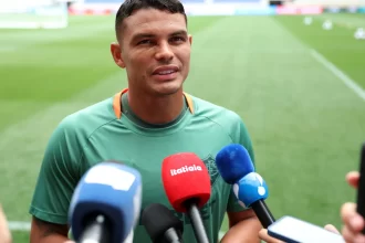 tecnico-do-porto-exalta-‘alto-nivel’,-mas-nao-promete-thiago-silva-titular