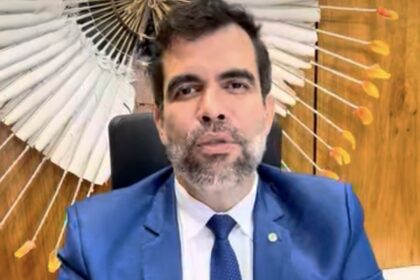 no-pareo-pela-reeleicao,-ayres-comeca-ano-eleitoral-afiado-e-defende-sua-atuacao:-“eu-nao-fico-em-cima-do-muro-nem-me-escondo-no-gabinete”