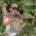 influenciador-ajuda-bicho-preguica-a-atravessar-rodovia-no-tocantins;-video