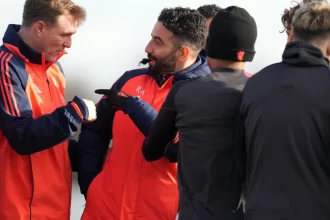 fletcher-assume-manchester-united-sem-falar-com-amorim:-“estou-ocupado”