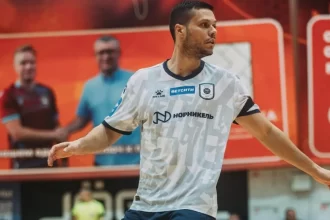 ex-corinthians,-alex-felipe-morre-aos-32-anos-apos-passar-mal-na-russia