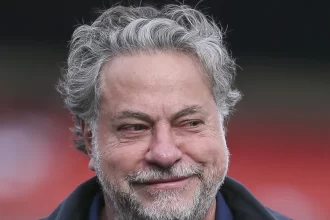 casares-reage-a-ataques-e-movimenta-bastidores-apos-denuncia