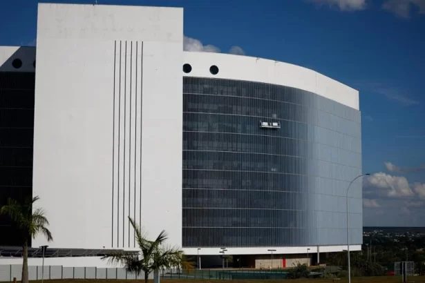 com-23-legendas-em-formacao,-brasil-pode-chegar-a-53-partidos