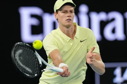 alcaraz-derrota-sinner-em-jogo-de-exibicao-milionario-na-coreia-do-sul