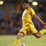 jogador-que-se-assumiu-homossexual-acusa-ex-clube-de-homofobia