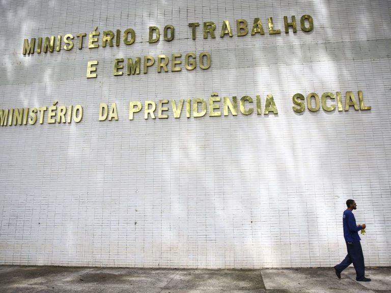 projeto-reestrutura-carreiras-e-salarios-de-servidores-federais