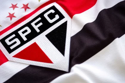 sao-paulo:-organizadas-rompem-apoio-e-casares-vira-alvo-da-torcida