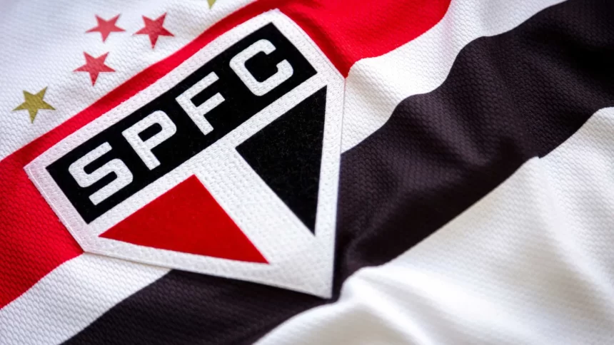 sao-paulo:-organizadas-rompem-apoio-e-casares-vira-alvo-da-torcida