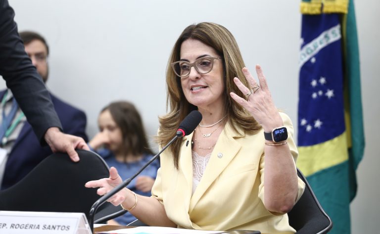 comissao-aprova-criacao-de-politica-para-o-tratamento-do-lipedema-no-sus