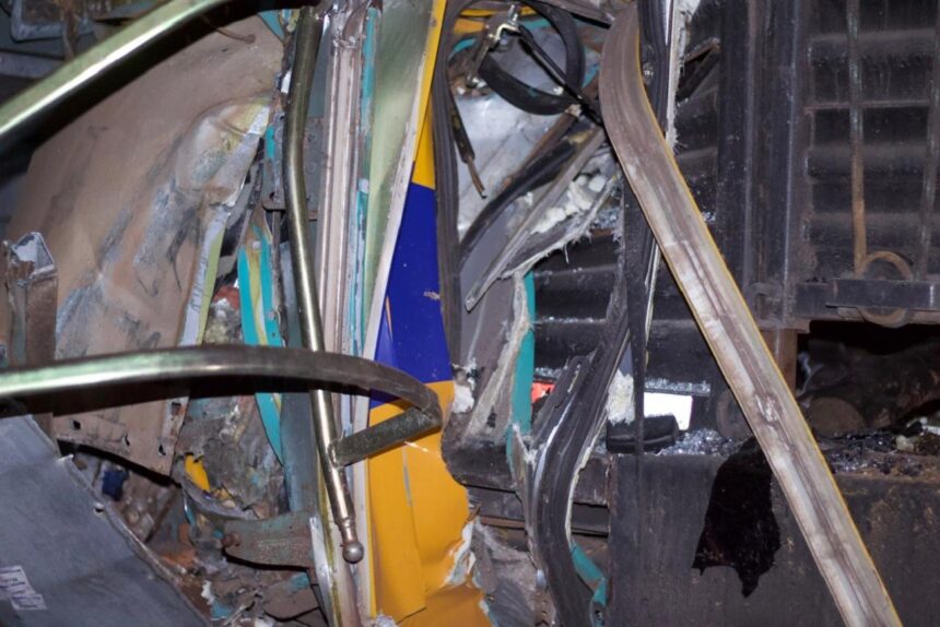 onibus-do-time-sub-20-do-aguia-de-maraba-que-bateu-e-matou-preparador-ficou-destruido;-veja-imagens