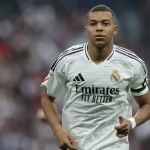 mbappe-marca,-e-real-vence-primeira-com-arbeloa-sob-vaias-para-vini