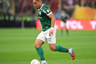 vitor-roque-passa-por-exames,-nao-tem-lesao-e-vira-alivio-no-palmeiras